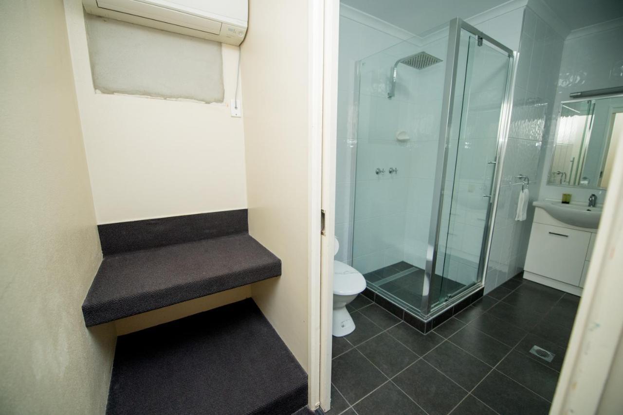 Sarina Motor Inn Экстерьер фото
