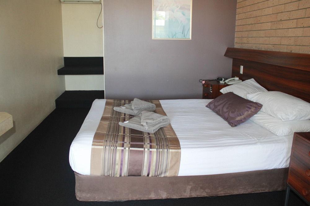 Sarina Motor Inn Экстерьер фото