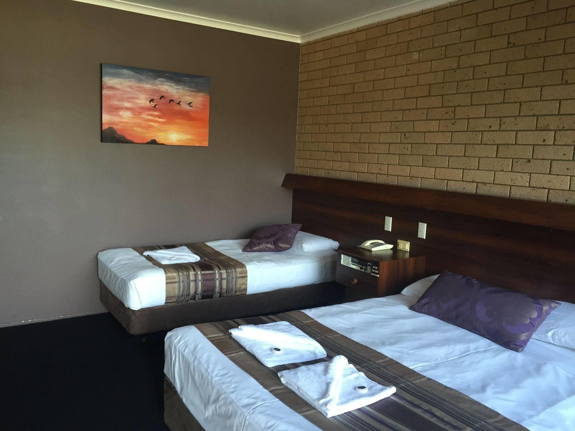 Sarina Motor Inn Экстерьер фото