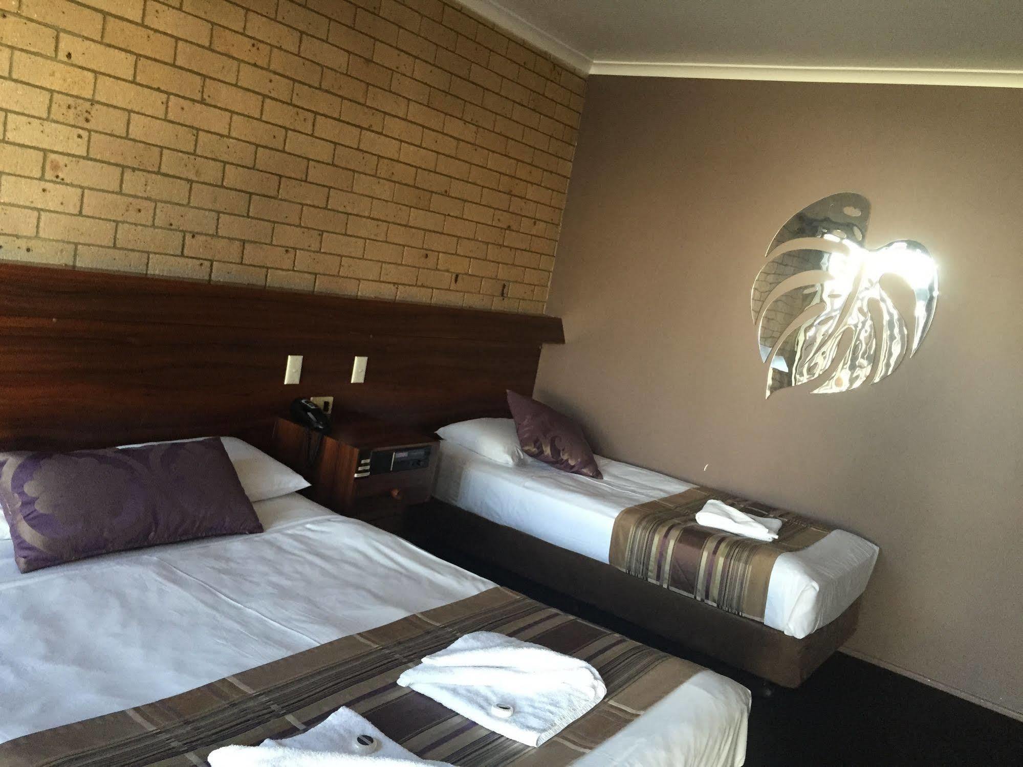 Sarina Motor Inn Экстерьер фото