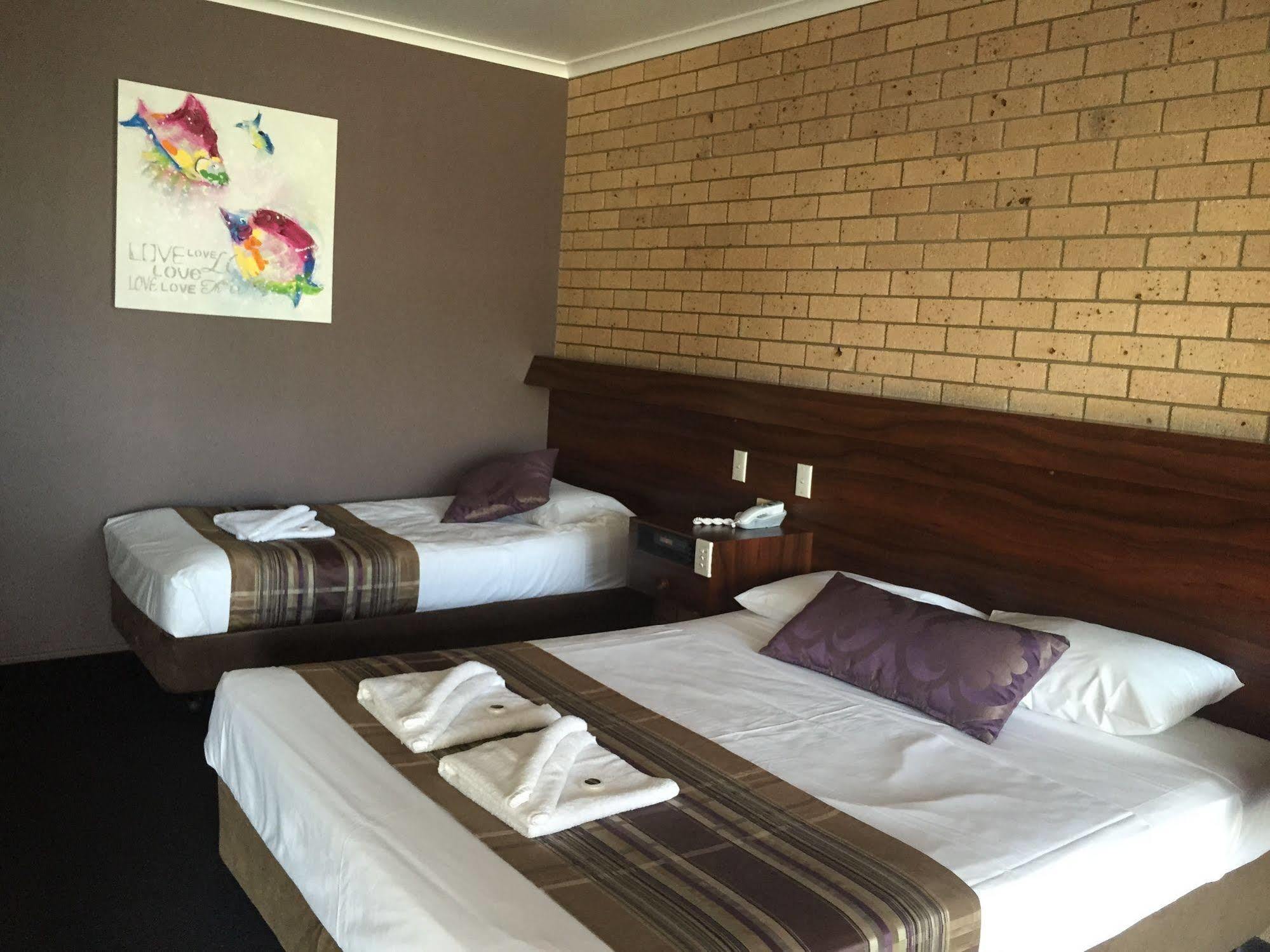Sarina Motor Inn Экстерьер фото