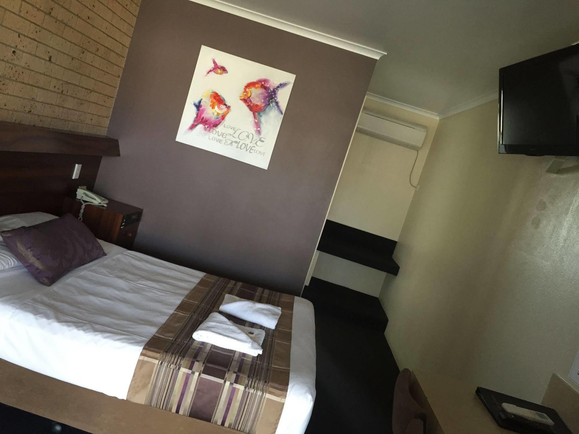 Sarina Motor Inn Экстерьер фото