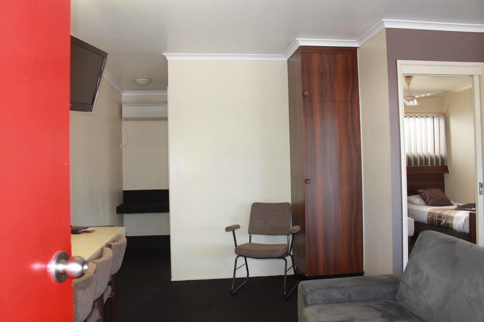 Sarina Motor Inn Экстерьер фото