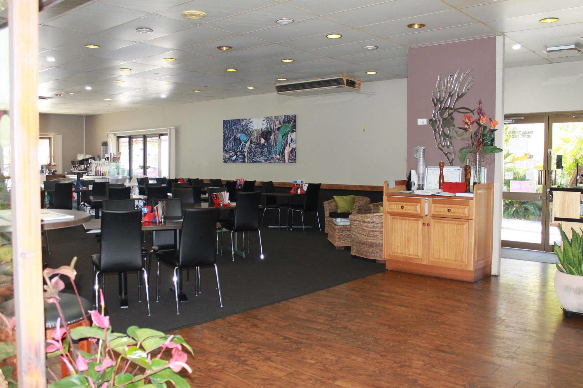 Sarina Motor Inn Экстерьер фото